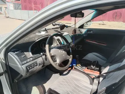 Toyota Camry 2003 года за 3 700 000 тг. в Уральск – фото 2