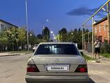 Mercedes-Benz E 220 1994 года за 1 750 000 тг. в Астана – фото 2