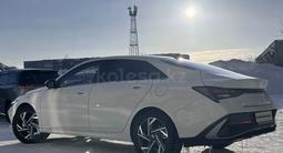 Hyundai Elantra 2023 года за 9 350 000 тг. в Усть-Каменогорск – фото 2