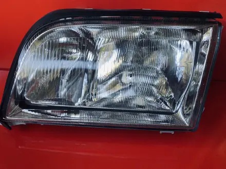 Mercedes benz w140 передняя фара за 16 000 тг. в Алматы