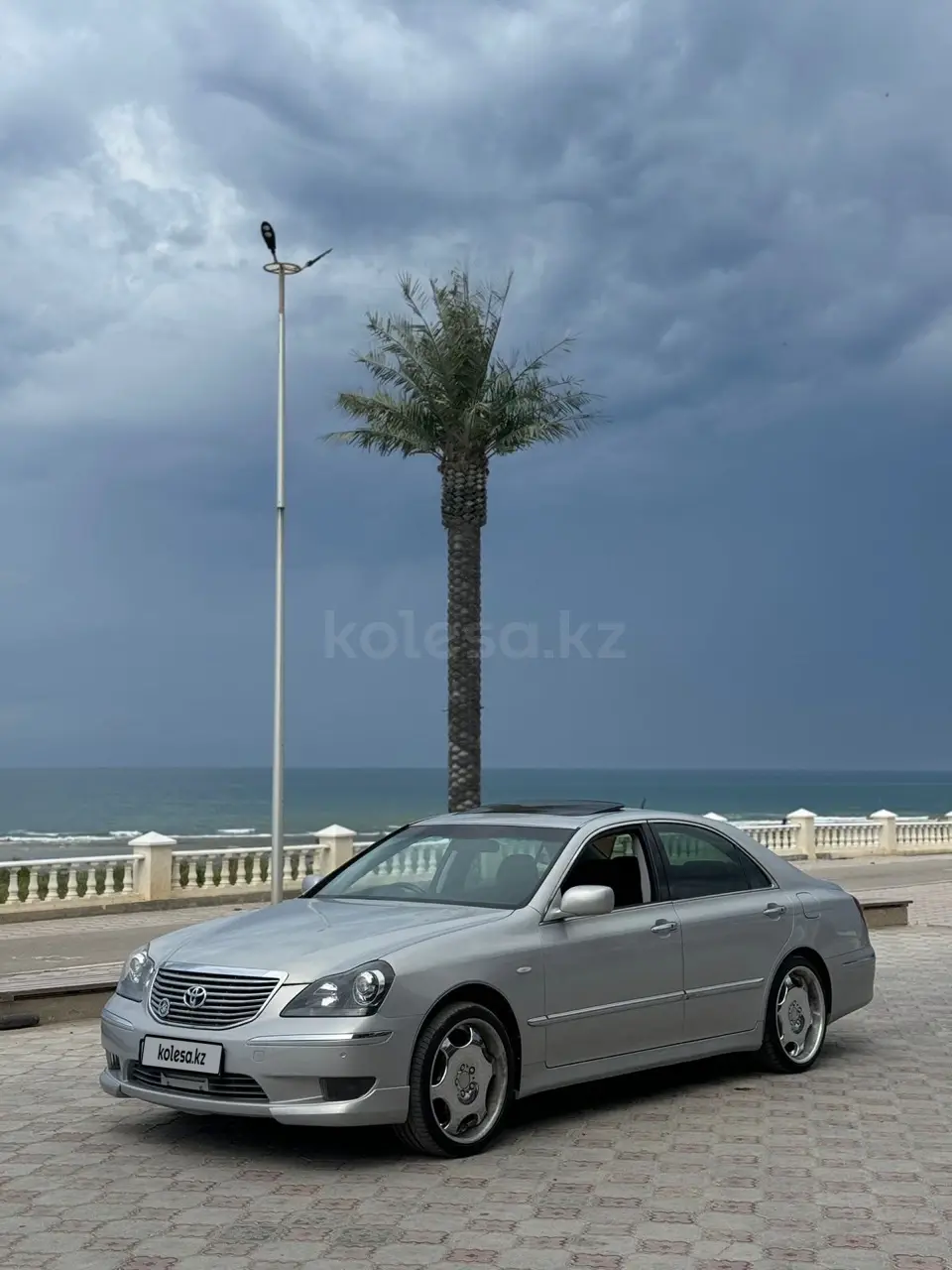 Toyota Crown Majesta, 2004