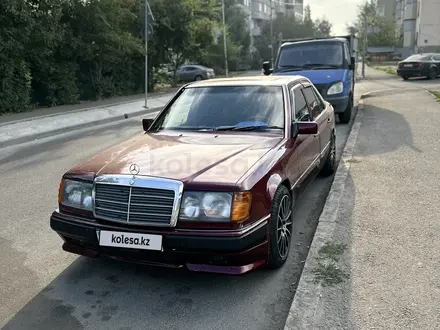 Mercedes-Benz E 230 1992 года за 1 800 000 тг. в Алматы – фото 3