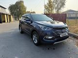 Hyundai Santa Fe 2017 годаfor9 800 000 тг. в Алматы