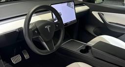 Tesla Model Y 2021 года за 17 700 000 тг. в Алматы – фото 4