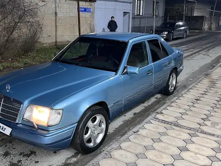 Mercedes-Benz E 320 1994 года за 2 600 000 тг. в Шымкент