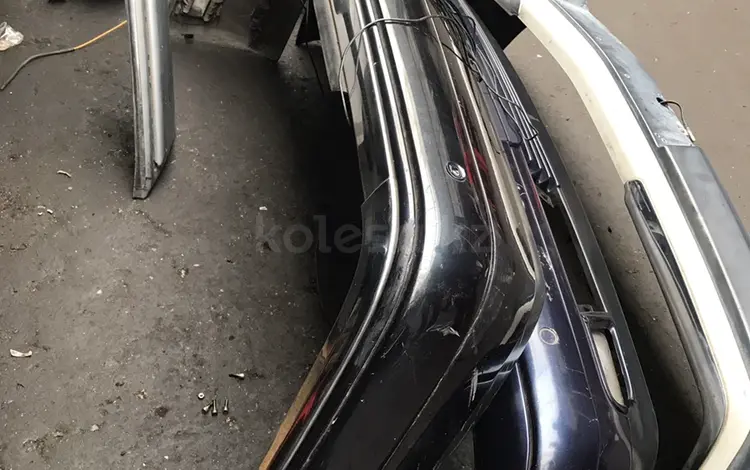 Задний бампер на Mercedes Benz 210 кузов Дорестайл привозной! за 130 000 тг. в Алматы