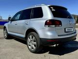 Volkswagen Touareg 2007 года за 4 000 000 тг. в Алтай – фото 4