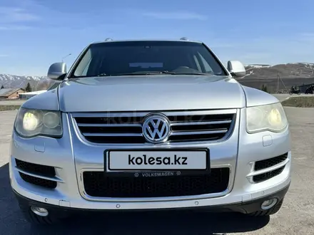 Volkswagen Touareg 2007 года за 6 000 000 тг. в Алтай – фото 6
