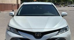 Toyota Camry 2019 года за 13 600 000 тг. в Шымкент – фото 2