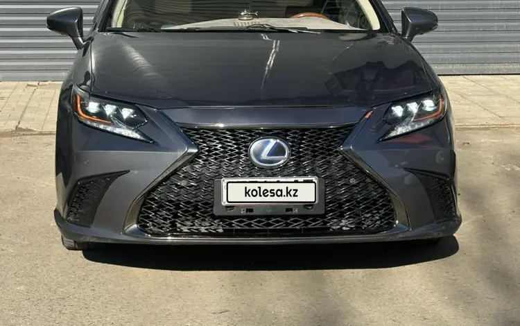 Lexus ES 300h 2014 года за 7 600 000 тг. в Атырау