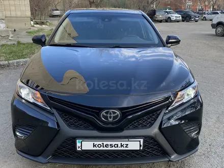 Toyota Camry 2018 года за 12 000 000 тг. в Усть-Каменогорск