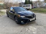 Toyota Camry 2018 года за 12 250 000 тг. в Усть-Каменогорск – фото 2