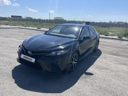 Toyota Camry 2022 года за 13 000 000 тг. в Атырау