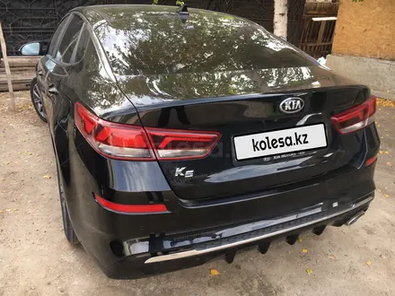 Kia K5 2018 года за 10 400 000 тг. в Алматы – фото 17