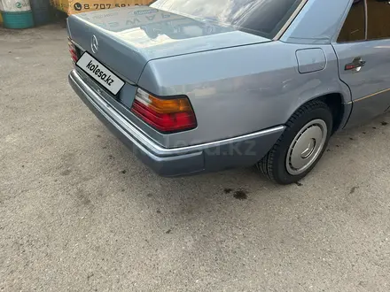 Mercedes-Benz E 260 1990 года за 3 100 000 тг. в Алматы
