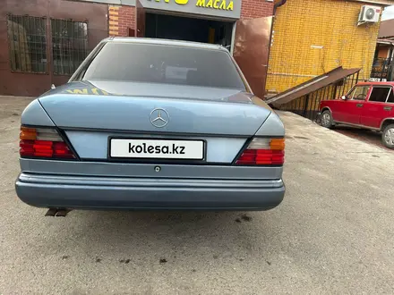 Mercedes-Benz E 260 1990 года за 3 100 000 тг. в Алматы – фото 2