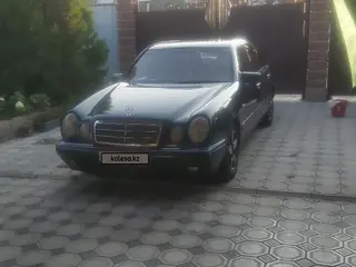 Mercedes-Benz E 230