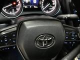 Toyota Camry 2020 года за 14 980 000 тг. в Алматы – фото 2