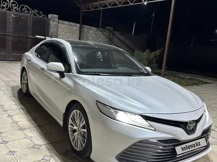 Toyota Camry 2020 года за 14 980 000 тг. в Алматы – фото 4