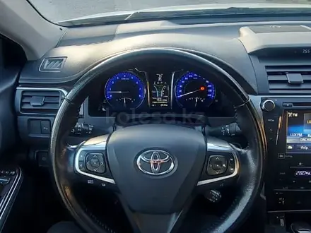 Toyota Camry 2015 года за 13 900 000 тг. в Алматы – фото 16