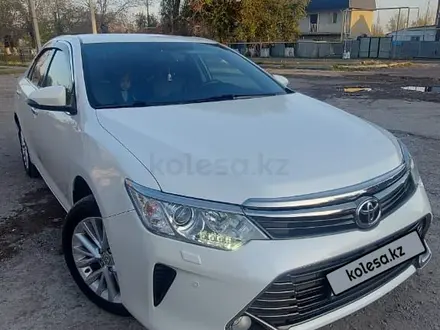 Toyota Camry 2015 года за 13 900 000 тг. в Алматы – фото 2