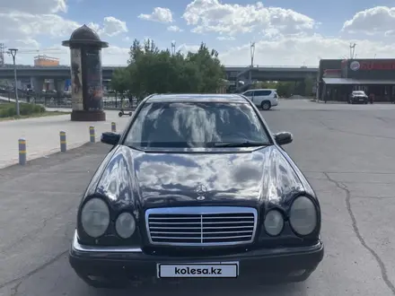 Mercedes-Benz E 320 1997 года за 1 300 000 тг. в Астана – фото 2
