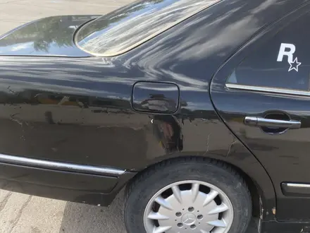 Mercedes-Benz E 320 1997 года за 1 300 000 тг. в Астана – фото 6