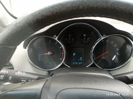 Chevrolet Cruze 2013 года за 6 200 000 тг. в Актобе – фото 13
