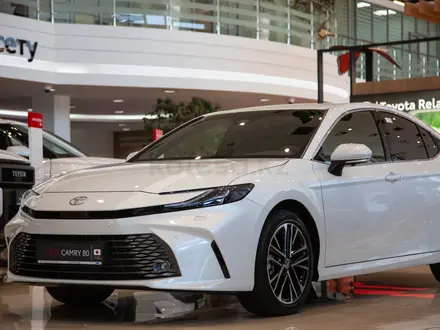 Toyota Camry Luxe 2026 года за 23 190 000 тг. в Алматы