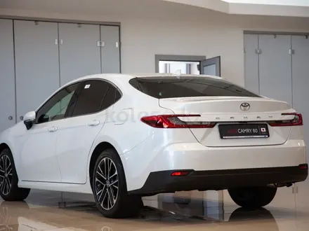 Toyota Camry Luxe 2026 года за 23 190 000 тг. в Алматы – фото 3
