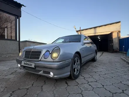 Mercedes-Benz E 280 1997 года за 1 700 000 тг. в Караганда – фото 3
