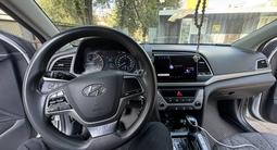 Hyundai Elantra 2018 годаүшін6 500 000 тг. в Алматы