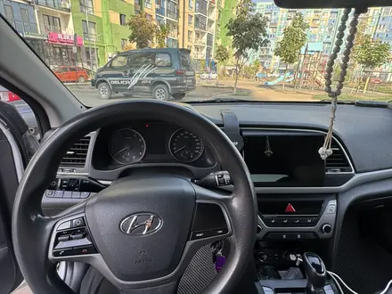 Hyundai Elantra 2018 года за 6 500 000 тг. в Алматы – фото 16