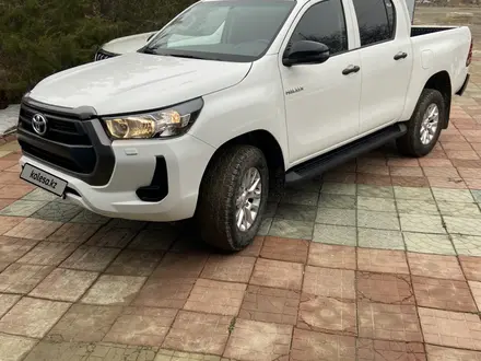 Toyota Hilux 2022 года за 21 000 000 тг. в Кульсары – фото 2