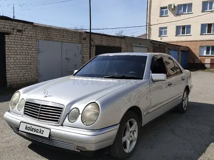 Mercedes-Benz E 230 1996 года за 2 800 000 тг. в Петропавловск – фото 3