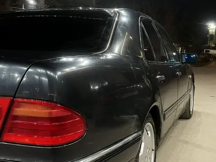 Mercedes-Benz E 200 1996 года за 2 300 000 тг. в Костанай – фото 17