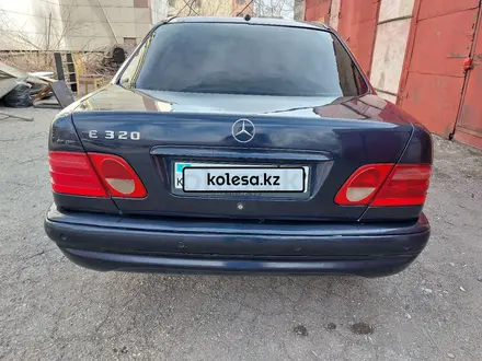 Mercedes-Benz E 320 1999 года за 3 000 000 тг. в Караганда – фото 2