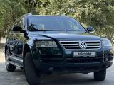Volkswagen Touareg 2006 года за 4 900 000 тг. в Алматы – фото 2