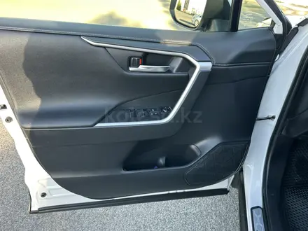 Toyota RAV4 2022 года за 15 750 000 тг. в Атырау – фото 10