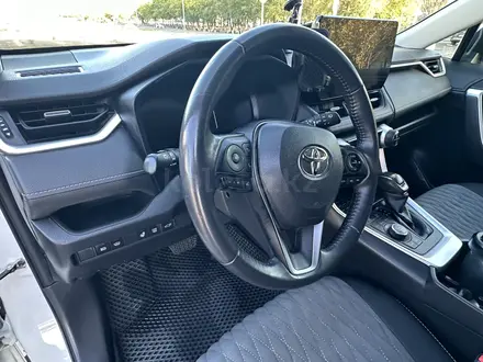 Toyota RAV4 2022 года за 15 750 000 тг. в Атырау – фото 12