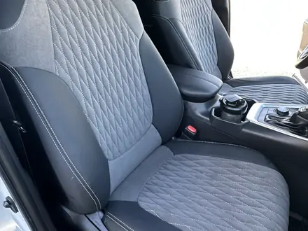 Toyota RAV4 2022 года за 15 750 000 тг. в Атырау – фото 19