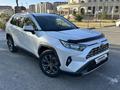 Toyota RAV4 2022 года за 15 750 000 тг. в Атырау