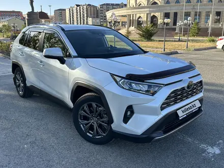 Toyota RAV4 2022 года за 15 750 000 тг. в Атырау