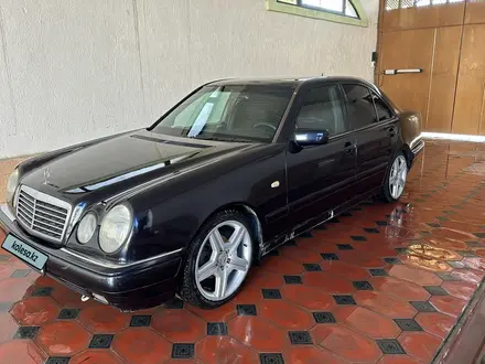 Mercedes-Benz E 230 1997 года за 2 200 000 тг. в Шымкент