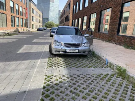 Mercedes-Benz C 240 2000 года за 2 300 000 тг. в Алматы
