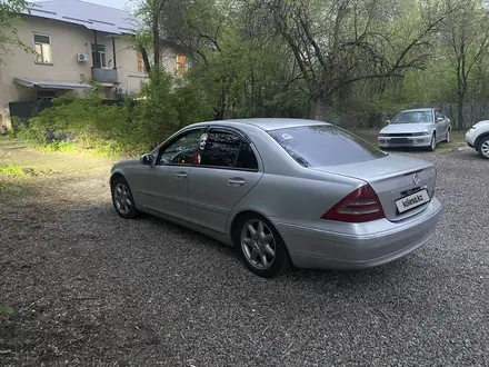 Mercedes-Benz C 240 2000 года за 2 300 000 тг. в Алматы – фото 4