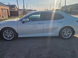 Toyota Camry 2020 года за 14 800 000 тг. в Экибастуз – фото 4