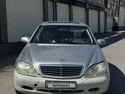 Mercedes-Benz S 320 1999 года за 3 000 000 тг. в Шымкент – фото 2