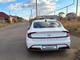 Hyundai Sonata 2022 года за 10 500 000 тг. в Петропавловск – фото 2