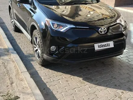 Toyota RAV4 2016 года за 9 300 000 тг. в Актау – фото 2